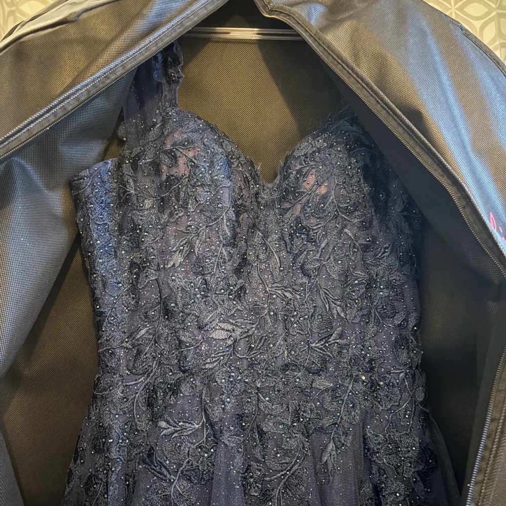 Navy Prom Dress Size 00 with Pockets - Picture 7 of 9